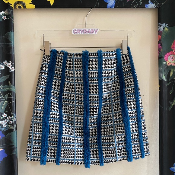 🕊Textured Mini Skirt🕊 - Picture 4 of 5